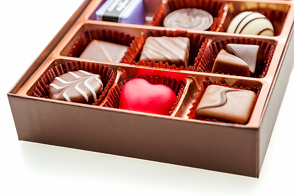 포토 JPG 해외이미지 기념일 음식 디저트 발렌타인데이 사탕 선물 사랑 사람없음 빨간색 세트 상자 갈색 과자 초콜릿 어둠 여러개 우유 흰색 하트 달콤 맛 설탕 먹기 모음 코코아 충동구매 프랄린 해외202004 해외포토 모양 감정 음료 컬러 다수 컨셉 모션 데이이벤트 유제품 이벤트 쇼핑 과소비 파일형식 이미지허브