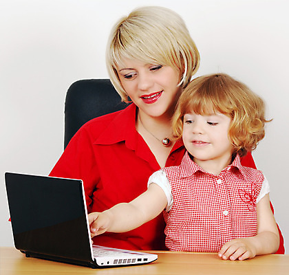 포토 JPG 해외이미지 백인 여자 딸 행복 감정 얼굴 어린이 포즈 2 인터넷 가족 엄마 함께함 사랑 사람 성인 두명 노트북 컴퓨터 금발 공책 기쁨 흰색 표현 그물 달콤 만족 타입 천진난만 해외202004 해외포토 서양인 헤어스타일 컬러 컨셉 관계 문구용품 신체부위 전자제품 맛 파일형식 이미지허브