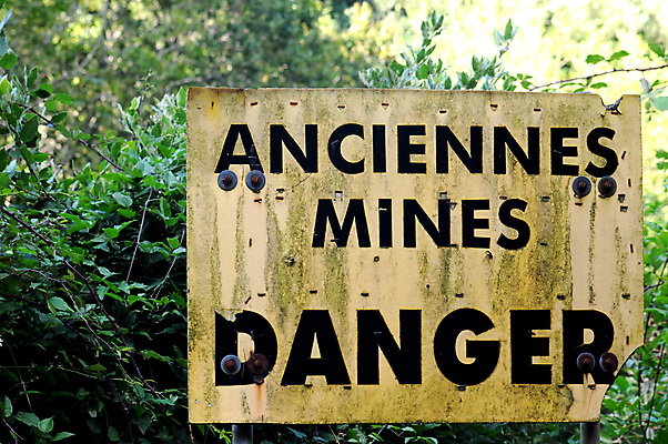 포토 JPG 해외이미지 경고 사람없음 초록색 여름 숲 위험 전쟁 코르시카 해외202004 해외포토 계절 컬러 섬 컨셉 프랑스 파일형식 이미지허브