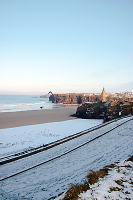 포토 JPG 해외이미지 도로 모래 파도 바다 겨울 자연 조류 하늘 풍경 사람없음 물 파란색 탑 얼음 절벽 추위 신선 재산 암초 아일랜드 대서양 옛날 파멸 헤드랜드 해외202004 해외포토 자연요소 동물 건축물 계절 유럽 길 컬러 컨셉 교통시설 금융 생태계 파일형식 소멸 이미지허브