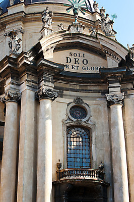 포토 JPG 해외이미지 전통 외관 유럽 종교 문화 여행 십자가 건축양식 창문 하늘 휴가 기술 풍경 경사 사람없음 야외 건물 파란색 빛 조각상 성당 교회 탑 천주교 도시 영혼 역사 심볼 첨탑 기념물 천연기념물 고딕 옛날 스타일 해외202004 해외포토 건축물 건축 나라 컬러 종교건축 조형물 파일형식 이미지허브