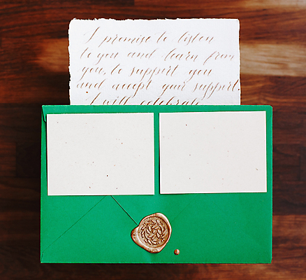 포토 JPG 해외이미지 템플릿 디자인 꽃 리본 종이 결혼 백그라운드 컨셉 잎 비즈니스 캘리그라피 텍스트 봉투 미술 타이포그라피 사람없음 장식 초록색 여름 유행 우주 침묵 봄 공백 흰색 플랫 책상 초대 위치 목업 미니멀 해외202004 해외포토 식물 문자 계절 컬러 가구 문화예술 이벤트 소리 파일형식 이미지허브