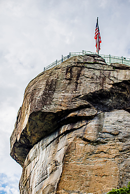 포토 JPG 해외이미지 응시 별 물결 자연 산 안테나 풍경 사람없음 빨간색 파란색 골짜기 계곡 미국 줄무늬 흰색 깃발 고도 애국심 해외202004 해외포토 자연요소 시선 컬러 북아메리카 무늬 통신 생태계 파일형식 이미지허브