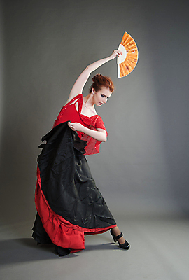 포토 JPG 해외이미지 백인 1 전통 드레스 옷 여자 유럽 얼굴 음악 사람 인종 사람없음 빨간색 유행 검은색 연주자 댄서 회색 춤 부채 화려 열정 히스패닉 플라멩코 유일 해외202004 해외포토 서양인 직업 감정 나라 예술 컬러 컨셉 문화예술 신체부위 음악가 세계문화유산 파일형식 이미지허브