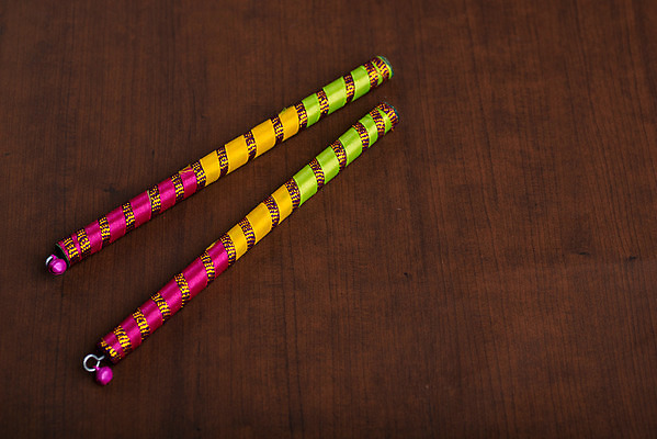 포토 JPG 해외이미지 나무 전통 디자인 옷 행복 종교 문화 백그라운드 잎 휴가 미소 사람 동양인 여러명 사람없음 컬러풀 축제 축하 춤 인사 신용카드 막대기 황금 인도인 예배 숭배 필승 힌두교 해외202004 해외포토 외국인 식물 감정 컬러 다수 컨셉 문화예술 표정 인종 금융 예절 우승 파일형식 이미지허브