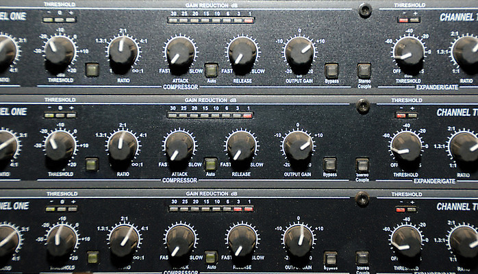 포토 JPG 해외이미지 산업 음악 손잡이 사람없음 전자제품 컴퓨터 파티 디지털 힘 소리 장비 기구 판넬 선택 볼륨 믹서 측정 라디오 오디오 다이얼 스위치 스테레오 조절 녹음기 뮤지컬 발생 섞기 신발장 제어 키패드 프로세서 효과 해외202004 해외포토 컨셉 문화예술 이벤트 파일형식 녹음_기록 이미지허브