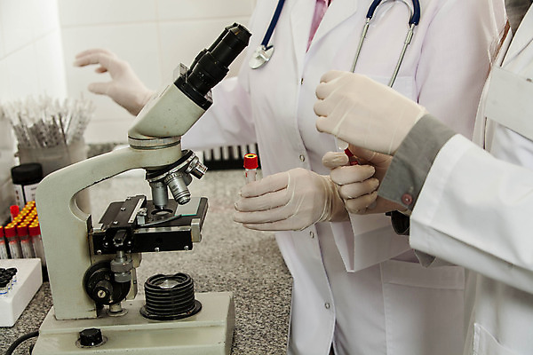 포토 JPG 해외이미지 모델 직업 커플 여자 교육 과학 실험 두명 가로 약 망원경 의사 코트 흰색 업무 그룹 재산 실험실 과학자 대학교 생물학 튜브 옛날 화학물질 해외202004 해외포토 컬러 의학 학교 관계 사람 금융 외투 의료진 작업 화학 학자 파일형식 이미지허브