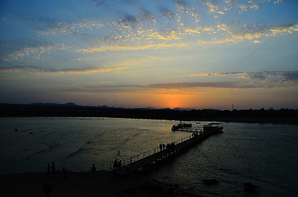 포토 JPG 해외이미지 모래 바다 여행 아프리카 자연 호텔 휴가 휴식 이집트 풍경 사람없음 여름 모래사장 햇빛 태양 여행객 일출 맑음 사진촬영 일몰 사막 자유 뜨거움 쌍 고독 모래언덕 사파리 다이빙 낙타 암초 아라비아 사하라 아랍어 해외202004 해외포토 자연요소 계절 감정 나라 컨셉 포유류 숙소 날씨 사람 노을 촬영 수영 언덕 생태계 수중스포츠 파일형식 이미지허브