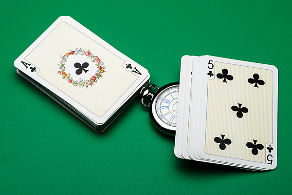 포토 JPG 해외이미지 돈 놀이 탁자 성공 사람없음 초록색 검은색 기쁨 수확 게임 흰색 마음 신용카드 행운 재산 도박 위험 왕 가득함 카지노 주사위 눈금 기회 잭 곤봉 고립 라스베가스 승자 에이스 해외202004 해외포토 감정 스포츠용품 컬러 가구 컨셉 농업 금융 파일형식 이미지허브