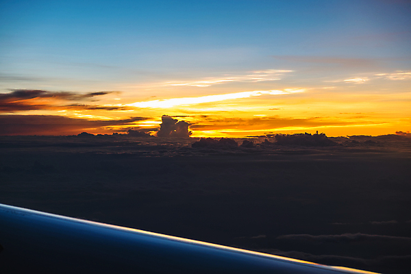 포토 JPG 해외이미지 구름 여행 백그라운드 날개 오렌지 창문 교통시설 자연 하늘 비행기 안테나 사람없음 파란색 태양 일몰 분위기 항공 상승 제트기 대패 수평선 해외202004 해외포토 자연요소 컬러 교통 컨셉 과일 통신 항공교통 대중교통 노을 시설 생태계 파일형식 이미지허브