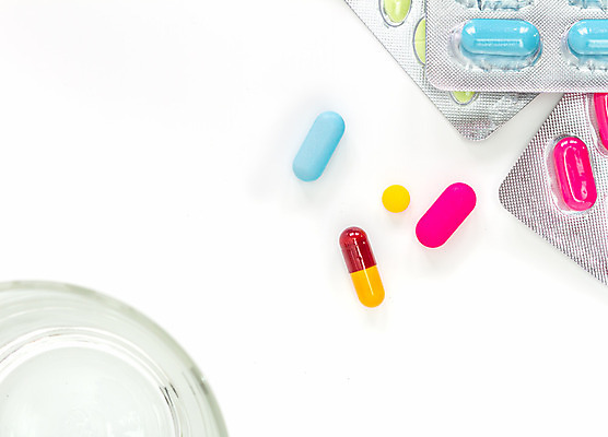 포토 JPG 해외이미지 회사 포장 건강 병원 사람 사람없음 알약 약 고통 의사 대접 은색 질병 약국 오브젝트 준비 두통 처방 레시피 테라피 흙더미 조제 돌봄 면역력 약사 치료제 헬프 항생제 해외202004 해외포토 감정 컬러 비즈니스 의학 모션 뷰티 흙 의료진 도움 만들기 파일형식 더미 이미지허브