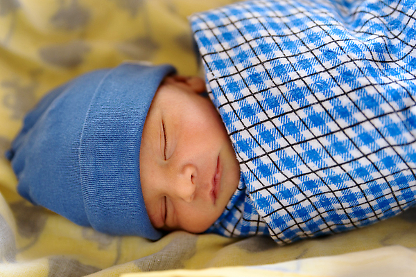 포토 JPG 해외이미지 백인 행복 유럽 아들 얼굴 어린이 휴식 건강 한명 사람 동양인 소년 파란색 평화 흰색 침대 아기 신생아 잠 달콤 작음 담요 피부 낮잠 네팔 거짓말 결백 천진난만 캡모자 혼혈 해외202004 해외포토 서양인 모자_잡화 1 남자 감정 나라 아시아 컬러 가구 컨셉 가족 인종 신체부위 맛 크기 다문화 파일형식 이미지허브