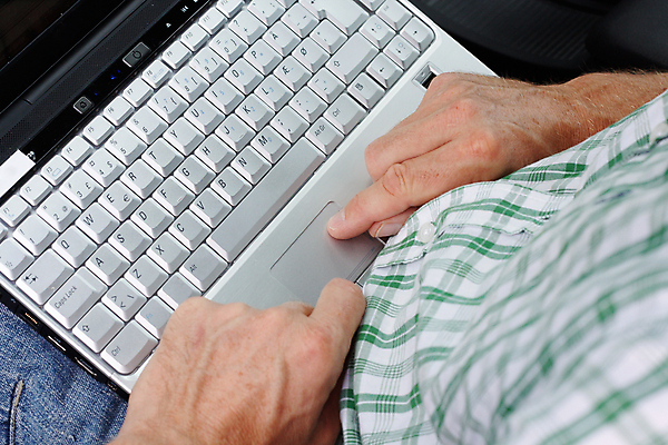 포토 JPG 해외이미지 남자 비즈니스 관리 사람없음 가로 노트북 컴퓨터 타이핑 키보드 기록 작업 해외202004 해외포토 사람 전자제품 파일형식 이미지허브