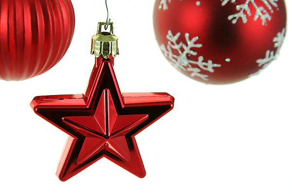 포토 JPG 해외이미지 별 크리스마스 공 휴가 매달리기 사람없음 장식 가로 빨간색 빛 반사 장식볼 축하 원형 다발 오브젝트 흰배경 광택 많음 해외202004 해외포토 자연요소 도형 기념일 컬러 백그라운드 컨셉 모션 흰색 파일형식 이미지허브