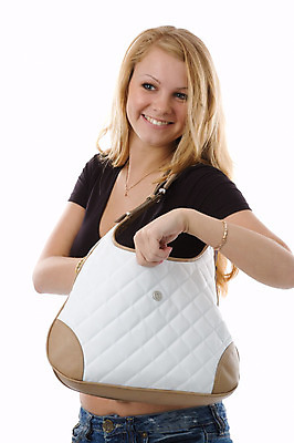 포토 JPG 해외이미지 1 여자 신체 가방 한명 성인 금발 유행 우아함 고립 해외202004 해외포토 헤어스타일 잡화 컨셉 사람 파일형식 이미지허브