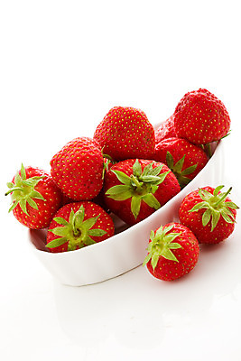 포토 JPG 해외이미지 열매 다이어트 과일 딸기 디저트 사람없음 사발 달콤 유기농 고립 채식주의자 해외202004 해외포토 식물 웰빙 음식 건강 사기그릇 맛 채식 파일형식 이미지허브