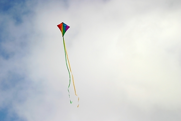 포토 JPG 해외이미지 구름 선 줄 놀이 하늘 바람 취미 사람없음 야외 여름 파란색 청춘 컬러풀 장난감 우주 기쁨 자유 게임 연 해외202004 해외포토 자연요소 계절 감정 컬러 컨셉 날씨 놀이용품 파일형식 이미지허브