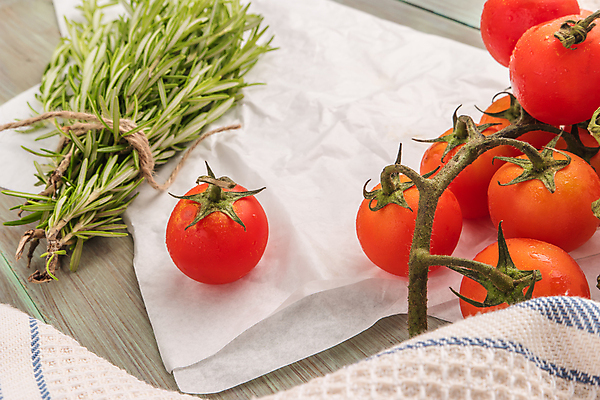 포토 JPG 해외이미지 식물 종이 음식 백그라운드 잎 농업 다이어트 토마토 채소 재료 자연 탁자 건강 요리 사람없음 빨간색 초록색 우주 침묵 이탈리아 수확 나뭇가지 시골 신선 조미료 체리 맛 작음 다발 지중해 먹기 허브 향신료 유기농 날것 향료 향 로즈메리 내추럴 숙성 채식주의자 해외202004 해외포토 나무 웰빙 유럽 산업 바다 컬러 가구 컨셉 과일 모션 소리 크기 생태계 채식 향기 냄새 향미료 파일형식 이미지허브