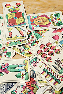 포토 JPG 해외이미지 종이 놀이 사람없음 골동품 게임 신용카드 복고 옛날 해외202004 해외포토 금융 파일형식 이미지허브