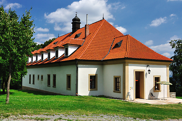 포토 JPG 해외이미지 나무 구름 계절 꽃 어린이 밭 건축양식 창문 가족 자연 하늘 엄마 날씨 벽돌 새로움 주택 사람 풍경 사람없음 야외 건물 목재 빨간색 초록색 여름 파란색 태양 농장 문 정원 맑음 검은색 봄 운전 흰색 아빠 재산 고급 우아함 묘사 언덕 장면 내추럴 외양간 진짜 해외202004 해외포토 자연요소 식물 건축물 건축 컬러 컨셉 농업 재료 관계 모션 금융 생태계 파일형식 이미지허브