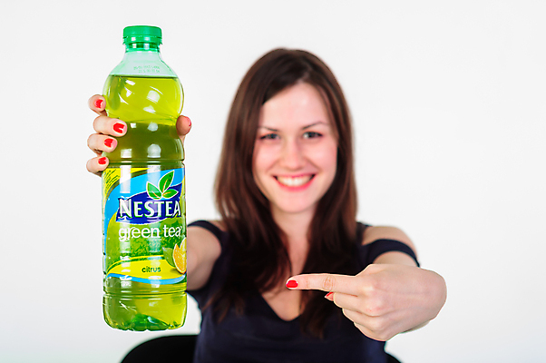 포토 JPG 해외이미지 행복 음료 음식 갈색머리 사랑 한명 앉기 성인 초록색 갈색 검은색 흰색 신선 액체 닫기 만족 상쾌 쇼 고립 해외202004 해외포토 1 헤어스타일 감정 컬러 모션 사람 파일형식 이미지허브