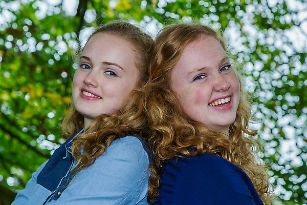 포토 JPG 해외이미지 나무 학생 응시 계절 공원 행복 감정 얼굴 어린이 잎 2 자연 함께함 웃음 사람 두명 초록색 친구 햇빛 맑음 봄 우정 기쁨 자유 나뭇가지 표현 내추럴 무료 표현성 해외202004 해외포토 식물 시선 공공시설 컬러 컨셉 관계 날씨 표정 신체부위 태양 생태계 파일형식 이미지허브