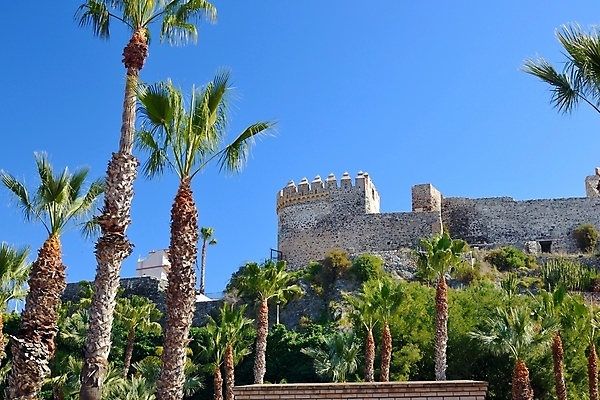 포토 JPG 해외이미지 유럽 벽 여행 건축양식 사람없음 야외 건물 탑 정원 성 역사 스페인 폐허 천연기념물 그라나다 보유 스페인어 아랍어 안달루시아 옛날 해외202004 해외포토 건축물 건축 나라 파일형식 이미지허브