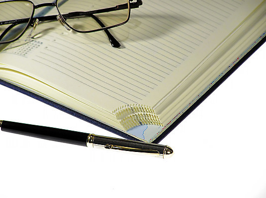 포토 JPG 해외이미지 안경 공 탁자 사람없음 사무실 펜 쪽지 공책 달력 날짜 해외202004 해외포토 잡화 가구 비즈니스 문구용품 필기구 파일형식 이미지허브