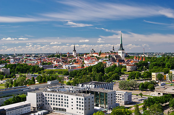 포토 JPG 해외이미지 건축양식 안테나 파노라마 사람없음 여름 도시풍경 성당 교회 탑 도시 센터 중세 도심 타운 에스토니아 옛날 해외202004 해외포토 건축물 계절 건축 유럽 통신 종교건축 촬영기법 풍경 건물 역사 파일형식 이미지허브