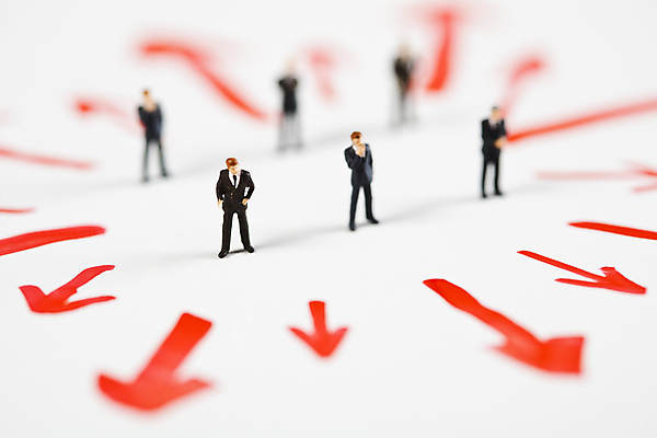 포토 JPG 해외이미지 화살표 협력 실내 사람없음 아웃포커스 금융 비즈니스맨 그룹 흰배경 금융비즈니스 인물미니어처 해외202004 해외포토 남자 백그라운드 비즈니스 촬영기법 내부 경제 미니어처 흰색 직장인 파일형식 이미지허브