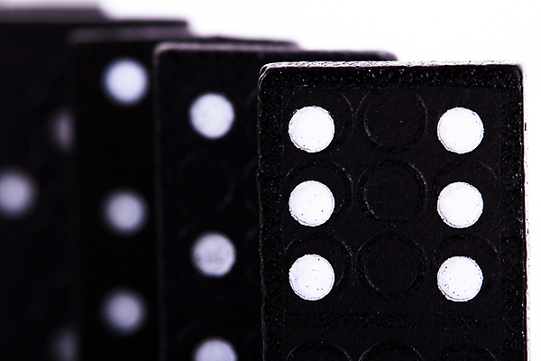 포토 JPG 해외이미지 근접촬영 사람없음 아웃포커스 검은색 도미노 해외202004 해외포토 뷰포인트 컬러 촬영기법 파일형식 이미지허브