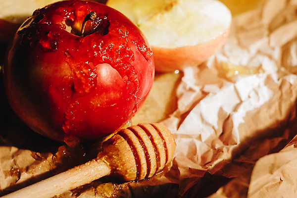 포토 JPG 해외이미지 전통 종교 음식 백그라운드 다이어트 과일 재료 자연 유리 탁자 아침 디저트 새로움 건강 사람없음 목재 빨간색 초록색 노란색 숟가락 축하 신선 항아리 액체 막대기 사발 황금 닫기 달콤 맛 아침식사 사과 상품 시리얼 국자 유기농 꿀 유대인 내추럴 돌봄 숙성 어려움 해외202004 해외포토 주간 나무 웰빙 컬러 가구 컨셉 모션 재질 주방용품 수저 식사 도자기 사기그릇 생태계 파일형식 이미지허브