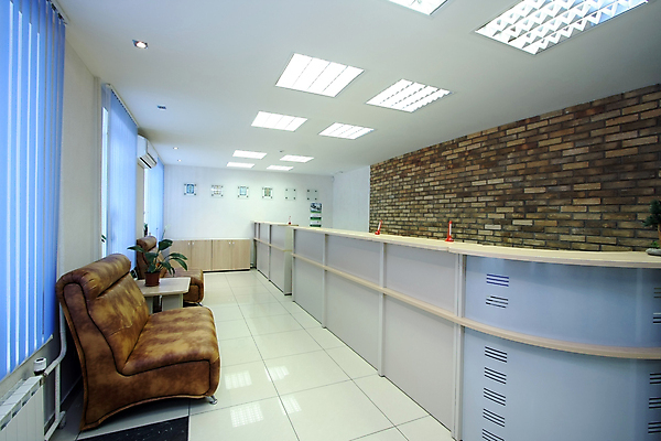 포토 JPG 해외이미지 직업 디자인 가구 비즈니스 창문 유리 조명 바닥 실내 사람없음 목재 장식 금융 파란색 빛 소파 반사 갈색 문 방 장비 회색 램프 투명 복도 타일 천장 줄서기 해외202004 해외포토 나무 컬러 생활용품 의자 재료 모션 재질 내부 경제 파일형식 이미지허브