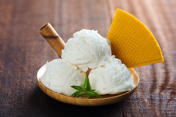 포토 JPG 해외이미지 접시 음식 과일 재료 공 아이스크림 디저트 건강 사람없음 목재 여름 냉동 얼음 우유 추위 흰색 신선 사발 닫기 달콤 맛 상품 크림 국자 상쾌 질감 서빙 부드러움 코코넛 요거트 바닐라 셔벗 요구르트 젤라또 핸드메이드 해외202004 해외포토 자연요소 나무 식기 계절 감정 컬러 컨셉 모션 주방용품 유제품 감각 사기그릇 파일형식 이미지허브