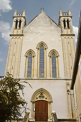 포토 JPG 해외이미지 외관 유럽 종교 벽 조각 여행 십자가 건축양식 창문 유리 하늘 그림자 사람없음 야외 건물 파란색 빛 성당 교회 탑 프랑스 바위 도시 얼룩 사찰 중세 역사 복고 신성 타운 천연기념물 프랑스어 고딕 노르망디 단아함 바실리카 석공 옛날 해외202004 해외포토 문자 건축물 건축 나라 컬러 종교건축 재질 돌_바위 파일형식 이미지허브