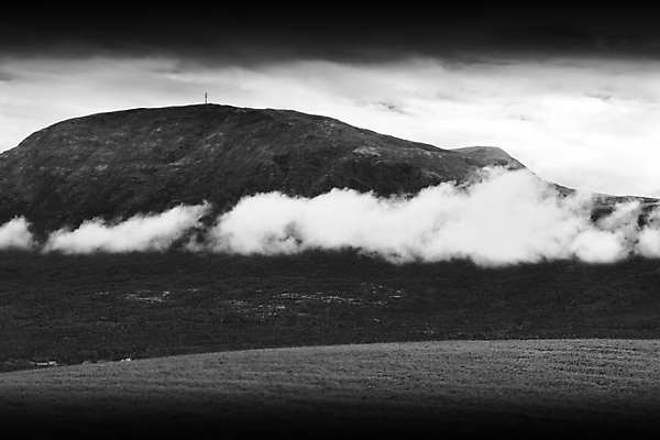포토 JPG 해외이미지 모양 구름 디자인 여행 백그라운드 컨셉 자연 벽지 휴가 산 노르웨이 풍경 사람없음 야외 장식 가로 여행객 검은색 활발 흰색 고도 언덕 오브젝트 엽서 장면 북쪽 슬로프 강렬 구성 스칸디나비아 엘리먼트 오리엔테이션 오슬로 해외202004 해외포토 자연요소 유럽 컬러 스키장 사람 편지 방향 생태계 파일형식 이미지허브