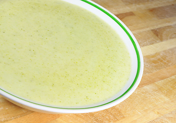 포토 JPG 해외이미지 음식 탁자 사람없음 목재 사발 수프 브로콜리 크림 핸드메이드 해외202004 해외포토 나무 가구 채소 재료 사기그릇 파일형식 이미지허브