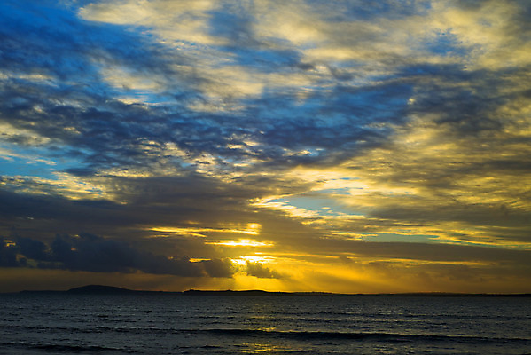 포토 JPG 해외이미지 구름 계절 모래 파도 바다 여행 오렌지 자연 하늘 휴가 풍경 사람없음 빨간색 물 여름 파란색 강 컬러풀 햇빛 태양 반사 노란색 평화 일출 일몰 새벽 서핑 황금 소프트포커스 아일랜드 잔물결 파라다이스 수평선 해외202004 해외포토 자연요소 유럽 물결 컬러 컨셉 과일 촬영기법 노을 수상스포츠 생태계 파일형식 이미지허브