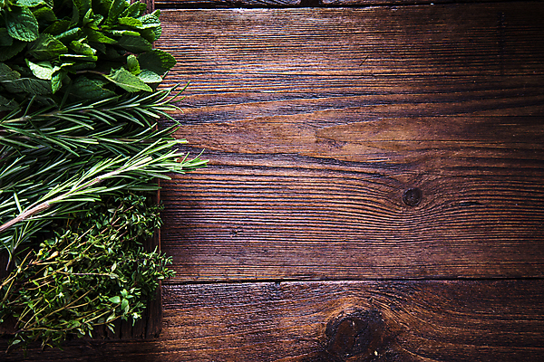 포토 JPG 해외이미지 백그라운드 잎 파슬리 건강 사람없음 목재 초록색 주방 정원 시골 신선 양념 다발 수집 민트 허브 향신료 준비 유기농 날것 머리위 향 바질 로즈메리 내추럴 백리향 해외202004 해외포토 나무 식물 웰빙 컬러 채소 재료 향미료 파일형식 이미지허브