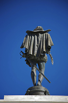 포토 JPG 해외이미지 조각 하늘 사람없음 파란색 조각상 스페인 칼 망토 작가 깃털 천연기념물 마드리드 해외202004 해외포토 직업 유럽 컬러 조형물 파일형식 이미지허브