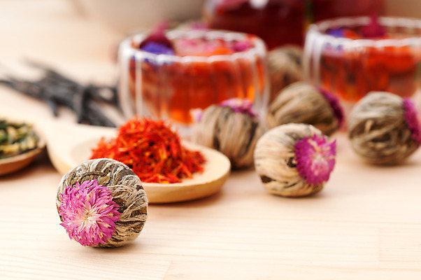 포토 JPG 해외이미지 실내 사람없음 아웃포커스 나무숟가락 찻잎 꽃차 나무배경 해외202004 공예차 해외포토 백그라운드 촬영기법 내부 차_음료 숟가락 파일형식 이미지허브