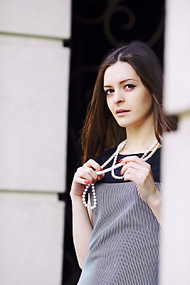 포토 JPG 해외이미지 백인 모델 1 라이프스타일 여자 얼굴 여행 포즈 생각 목걸이 아이디어 건강 한명 사람 인종 성인 세로 여름 유행 침묵 화려 기다림 우아함 그늘 유혹 보석 사춘기 해외202004 해외포토 서양인 계절 컨셉 장신구 모션 생활 신체부위 소리 광석 파일형식 이미지허브