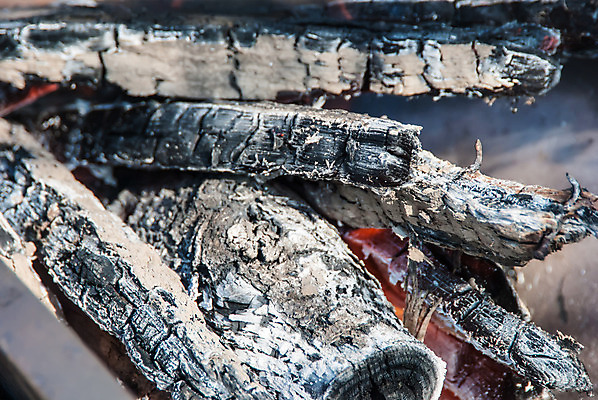 포토 JPG 해외이미지 백그라운드 사람없음 컬러풀 검은색 뜨거움 장작 모닥불 바비큐 굽기 벽난로 연료 숯 연소 광 석탄 화상 해외202004 해외포토 음식 컬러 불 상처 구이 파일형식 이미지허브
