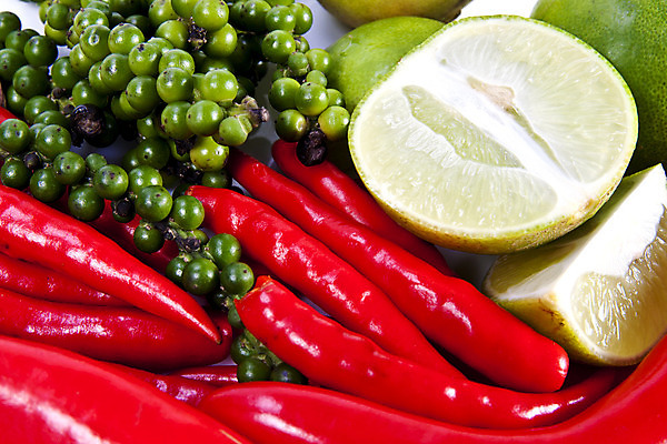 포토 JPG 해외이미지 스튜디오촬영 식물 음식 재료 고추 건강 씨앗 사람없음 빨간색 초록색 흰색 신선 뜨거움 그룹 허브 향신료 열대과일 상쾌 유기농 날것 라임 후추 건강식 고립 숙성 해외202004 해외포토 웰빙 감정 컬러 채소 과일 실내 향미료 파일형식 이미지허브