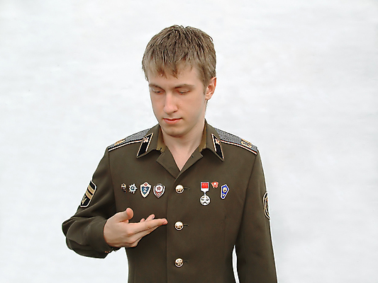 포토 JPG 해외이미지 손 남자 얼굴 버튼 한명 일상 재킷 입 코 귀 병정 시상식 해외202004 해외포토 1 사람 라이프 신체부위 외투 파일형식 이미지허브