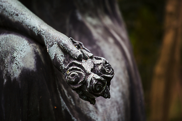 포토 JPG 해외이미지 여자 꽃 조각 덴마크 사랑 미술 사람없음 조각상 장미 잡기 영혼 심볼 순수 천진난만 해외202004 해외포토 식물 감정 컨셉 모션 문화예술 북유럽 사람 조형물 파일형식 이미지허브