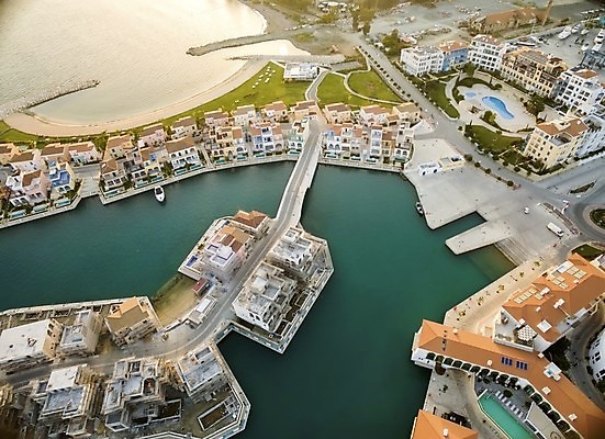 포토 JPG 해외이미지 라이프스타일 유럽 바다 섬 요트 중동 건축양식 새로움 주택 항해 안테나 파노라마 사람없음 건물 물 빛 도시풍경 컬러풀 햇빛 여행객 상점 항구 식당 맑음 어둠 일몰 산책로 기둥 도시 만 보트 황무지 센터 중세 역사 고급 우아함 지중해 빌라 맨션 그리스 클럽 휴양지 상업 베네치아 지역 포트 동쪽 스카이라인 리빙 남쪽 종료 개발 복잡 지원 코스모폴리탄 해외202004 해외포토 사이프러스공화국 자연요소 건축물 건축 나라 길 컬러 컨셉 배_교통 통신 교통시설 날씨 촬영기법 사람 풍경 생활 태양 노을 이탈리아 장소 칵테일 방향 파일형식 이미지허브