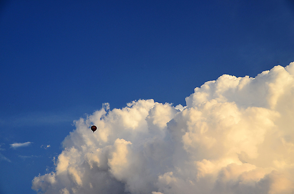 포토 JPG 해외이미지 주간 구름 하늘 풍경 사람없음 야외 열기구 비행 해외202004 해외포토 자연요소 항공교통 파일형식 이미지허브