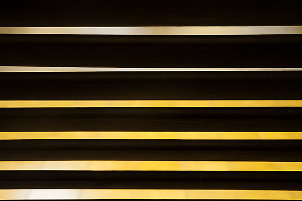 포토 JPG 해외이미지 전통 외관 벽 여행 패턴 건축양식 창문 주택 프레임 그림자 사람없음 건물 목재 가로 빛 노란색 마을 골동품 블라인드 오픈 스페인 재산 지중해 타운 셔터 시각장애인 진짜 해외202004 해외포토 나무 건축물 건축 유럽 바다 컬러 무늬 재료 금융 도시 커튼 장애인 파일형식 이미지허브