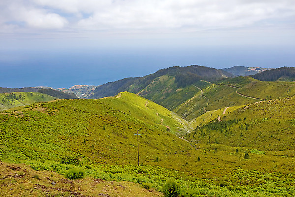 포토 JPG 해외이미지 구름 도로 바다 섬 여행 자연 산 풍경 사람없음 야외 물 와인 산책 하이킹 시골 포르투갈 대서양 내추럴 수평선 해외202004 해외포토 자연요소 유럽 길 교통시설 레저 휴식 주류 생태계 파일형식 이미지허브
